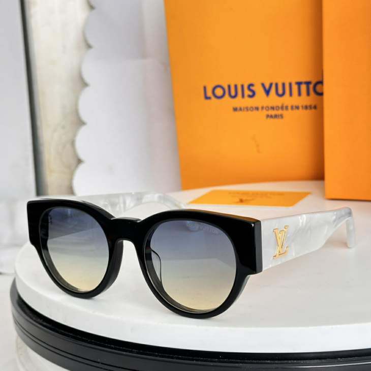 Picture of Louis Vuitton Sunglasses _SKUfw77169832fw
